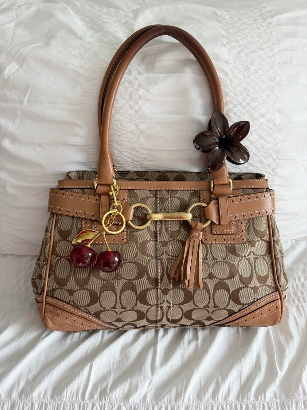 Vintage Coach Hampton Signature Canvas Shoulder Bag w/Gold Hardware